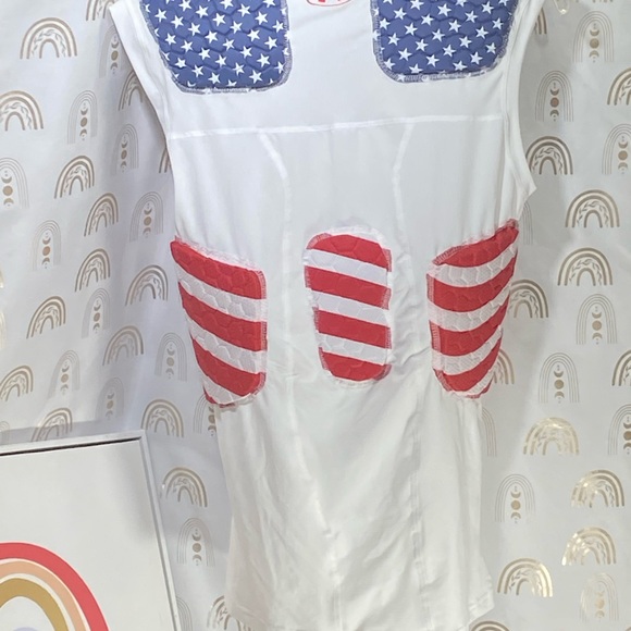 Under Armour Gameday Armour Pro 5-Pad Top with American flag accents - Picture 7 of 11